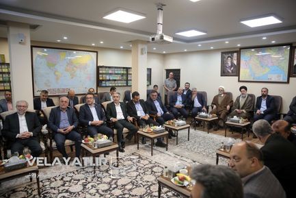 دیدار رئیس جدید، روئسای واحدها و معاونین دانشگاه آزاد اسلامی با دکتر ولایتی
