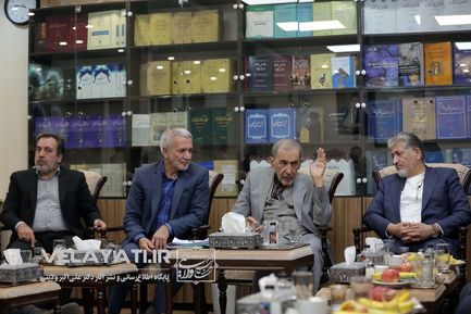 دیدار رئیس جدید، روئسای واحدها و معاونین دانشگاه آزاد اسلامی با دکتر ولایتی