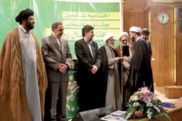 برگزيدگان ششمين جشنواره کتاب سال رضوي تقدير شدند