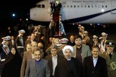 ولایتی به استقبال رئیس جمهور رفت