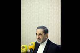 ولایتی در یک نشست خبری در دانشگاه عالی دفاع ملی/عکس