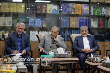 دیدار رئیس جدید، روئسای واحدها و معاونین دانشگاه آزاد اسلامی با دکتر ولایتی