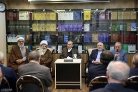 دیدار پیشکسوتان وزارت امور خارجه با دکتر ولایتی در تاریخ هفدهم فروردین ۱۴۰۴
