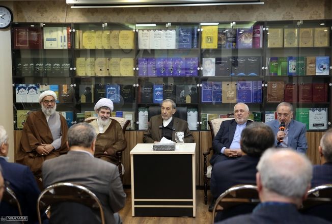 دیدار پیشکسوتان وزارت امور خارجه با دکتر ولایتی در تاریخ هفدهم فروردین ۱۴۰۴