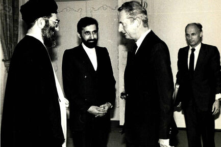 تصاویری از دکتر علی اکبر ولایتی در کنار رهبر شهید انقلاب ( دوران ریاست جمهوری)