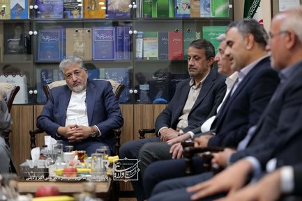 دیدار رئیس جدید، روئسای واحدها و معاونین دانشگاه آزاد اسلامی با دکتر ولایتی